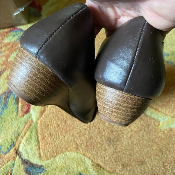 American Eagle flats. Chocolate brown w/ sassy toe box and nice little wedge. - Picture 5 of 9